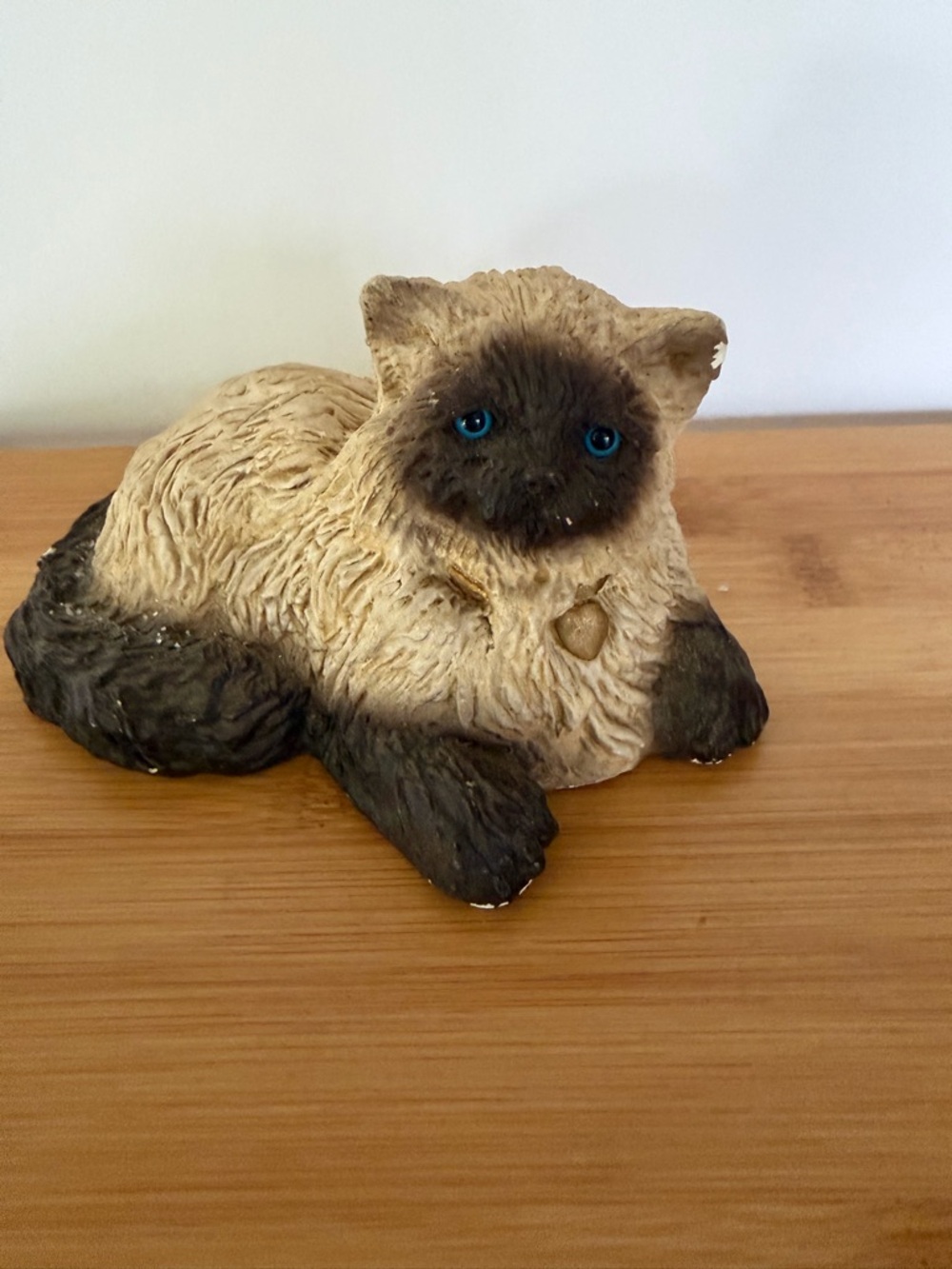 Vintage Stone Critters - United Design Persian Cat Figurine w. Heart Pendant